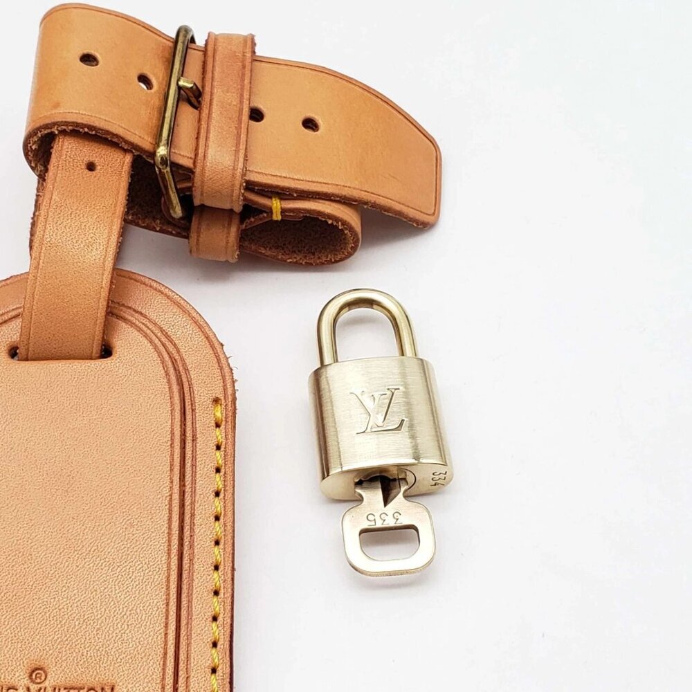 Authentic Louie Vuitton Luggage tag/Nametag with Gold Padlock and Key Shiny - Picture 4 of 11